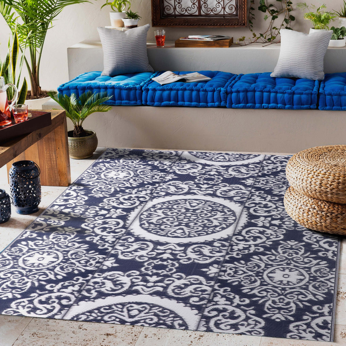 Blue and White 5 ft x 7 ft Outdoor Rug F93446