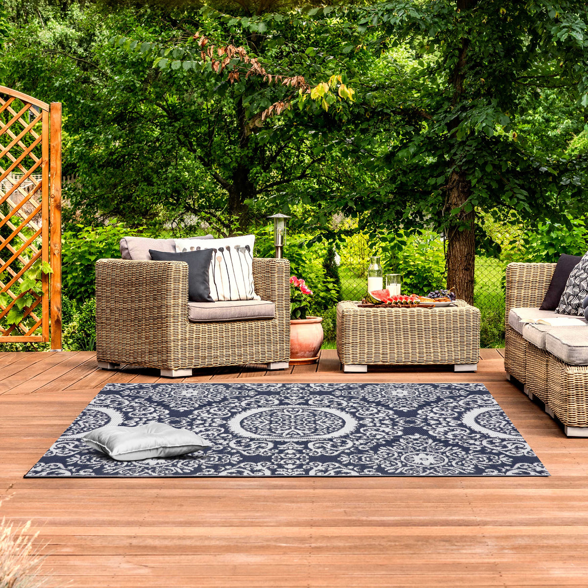 Blue and White 5 ft x 7 ft Outdoor Rug F93446