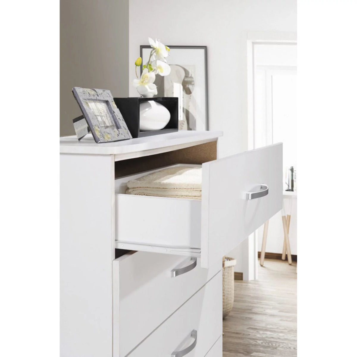 Wooden 5 Drawer Chest J979687