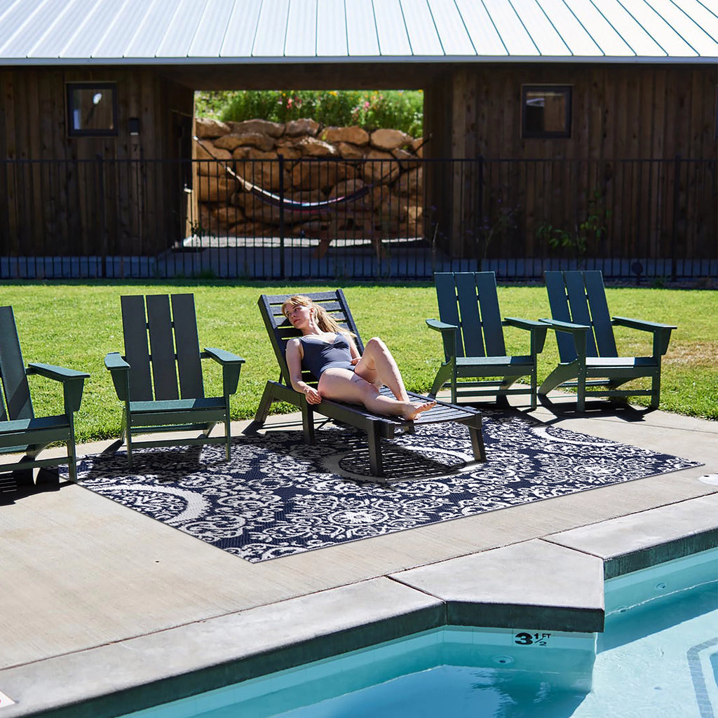 Blue and White 5 ft x 7 ft Outdoor Rug F93446