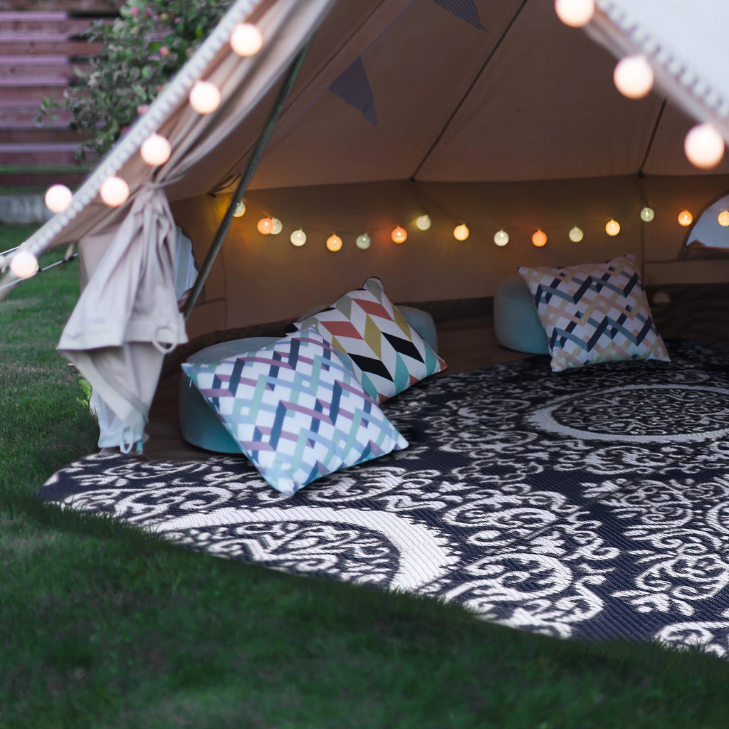 Blue and White 5 ft x 7 ft Outdoor Rug F93446